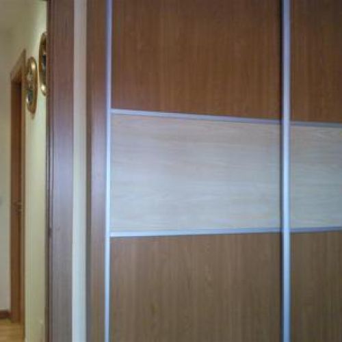 Mueble de almacenaje integrado en la pared