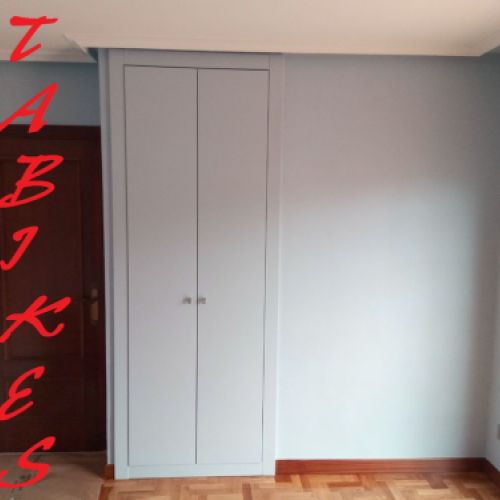 Armarios integrados en salón reformado