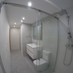 Reformas de baño con acabados personalizados