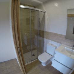 Baños prácticos con una distribución eficiente