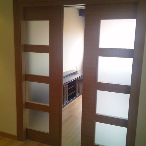 Optimización del salón con muebles integrados