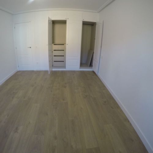 Mobiliario empotrado para aprovechar la pared