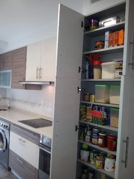 DESPENSERO EN COLUMNA CON POCO FONDO