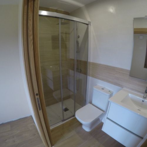 Baños prácticos con una distribución eficiente