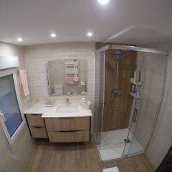 Baños funcionales con una distribución equilibrada
