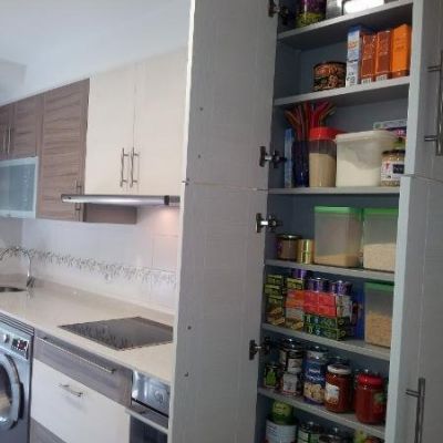 DESPENSERO EN COLUMNA CON POCO FONDO